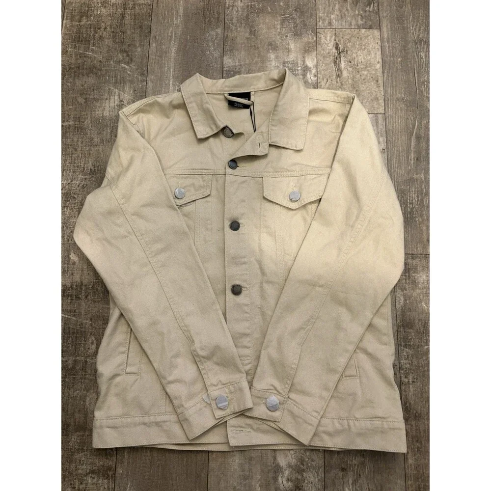 NWT Victorious World Tour Denim Trucker Jacket Large‎ Cream Distressed Patches